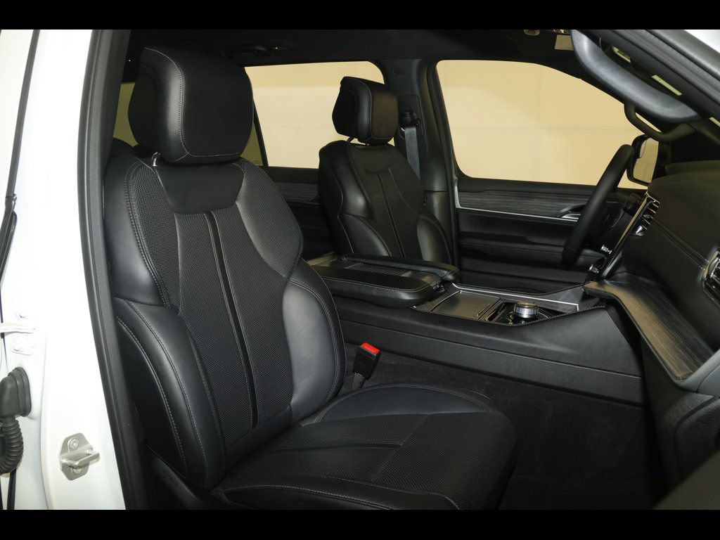 Used 2024 Jeep Wagoneer Series II w/ Flexible Seating Group AWD/4WD image 31
