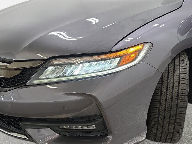 Used 2017 Honda Accord Touring image 31
