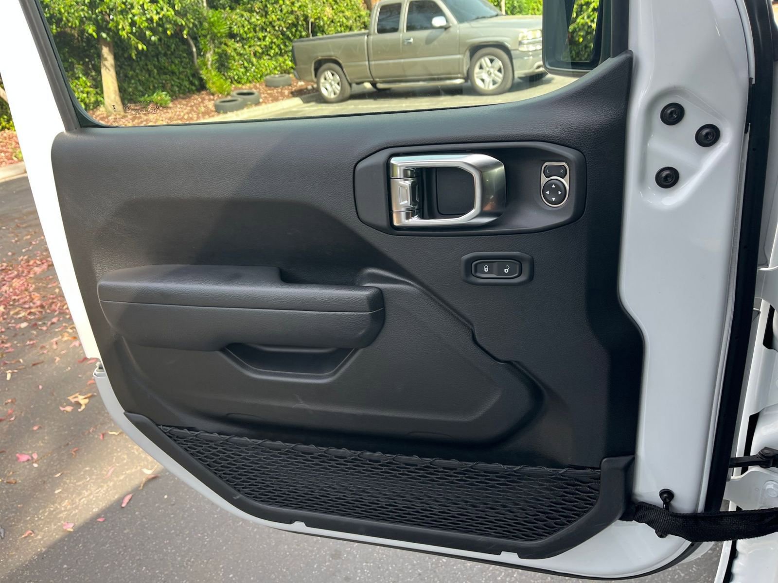 Used 2025 Jeep Wrangler Unlimited Sport AWD/4WD image 18