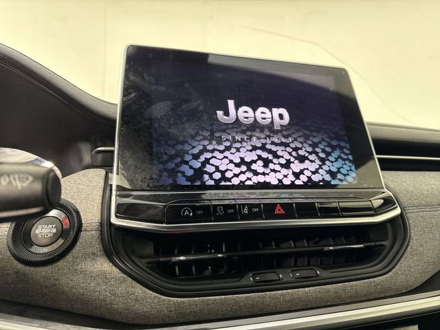 Used 2023 Jeep Compass Latitude w/ Sun and Sound Group AWD/4WD image 6