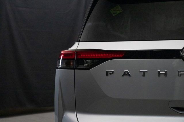 Used 2023 Nissan Pathfinder SV w/ SV Premium Package image 12