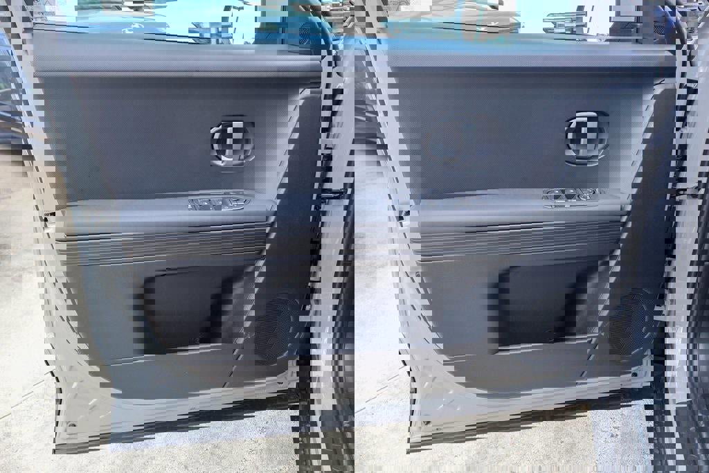 New 2025 Hyundai Venue Limited image 11