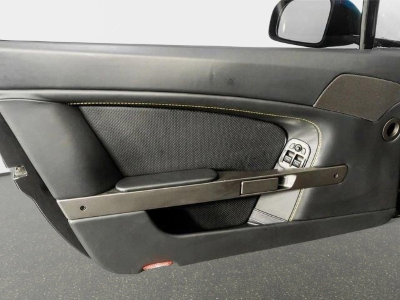 Used 2015 Aston Martin V8 Vantage GT RWD image 40