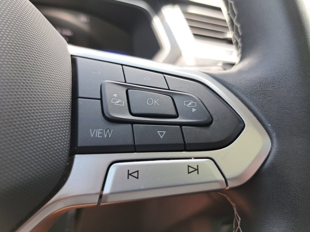 Used 2024 Volkswagen Tiguan SE w/ Panoramic Sunroof Package FWD image 13