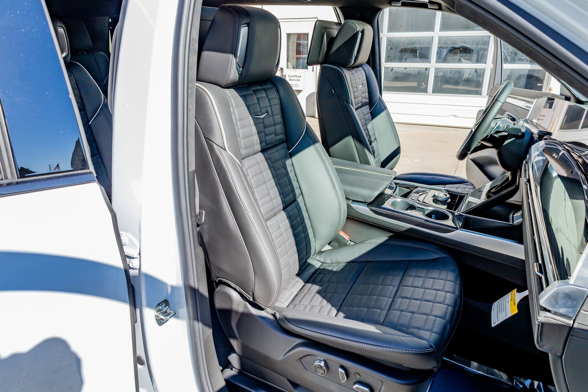 Used 2026 Cadillac Escalade V AWD/4WD image 28