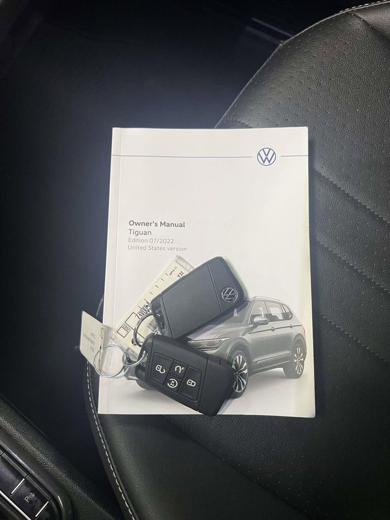 Used 2023 Volkswagen Tiguan SE R-Line image 32