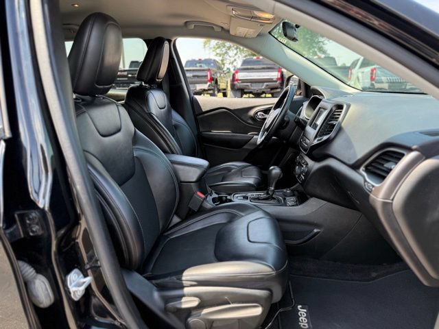 Used 2019 Jeep Cherokee Latitude Plus AWD/4WD image 13