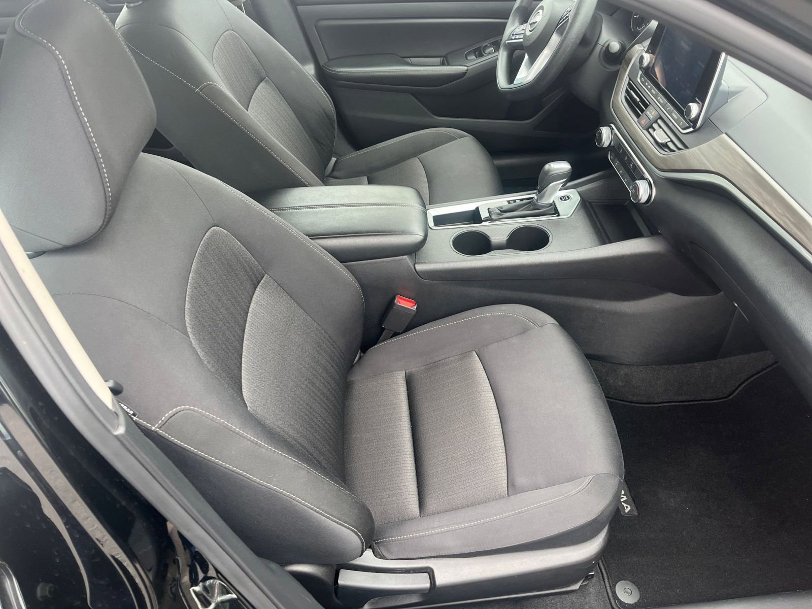 Used 2025 Nissan Altima 2.5 SV FWD image 36