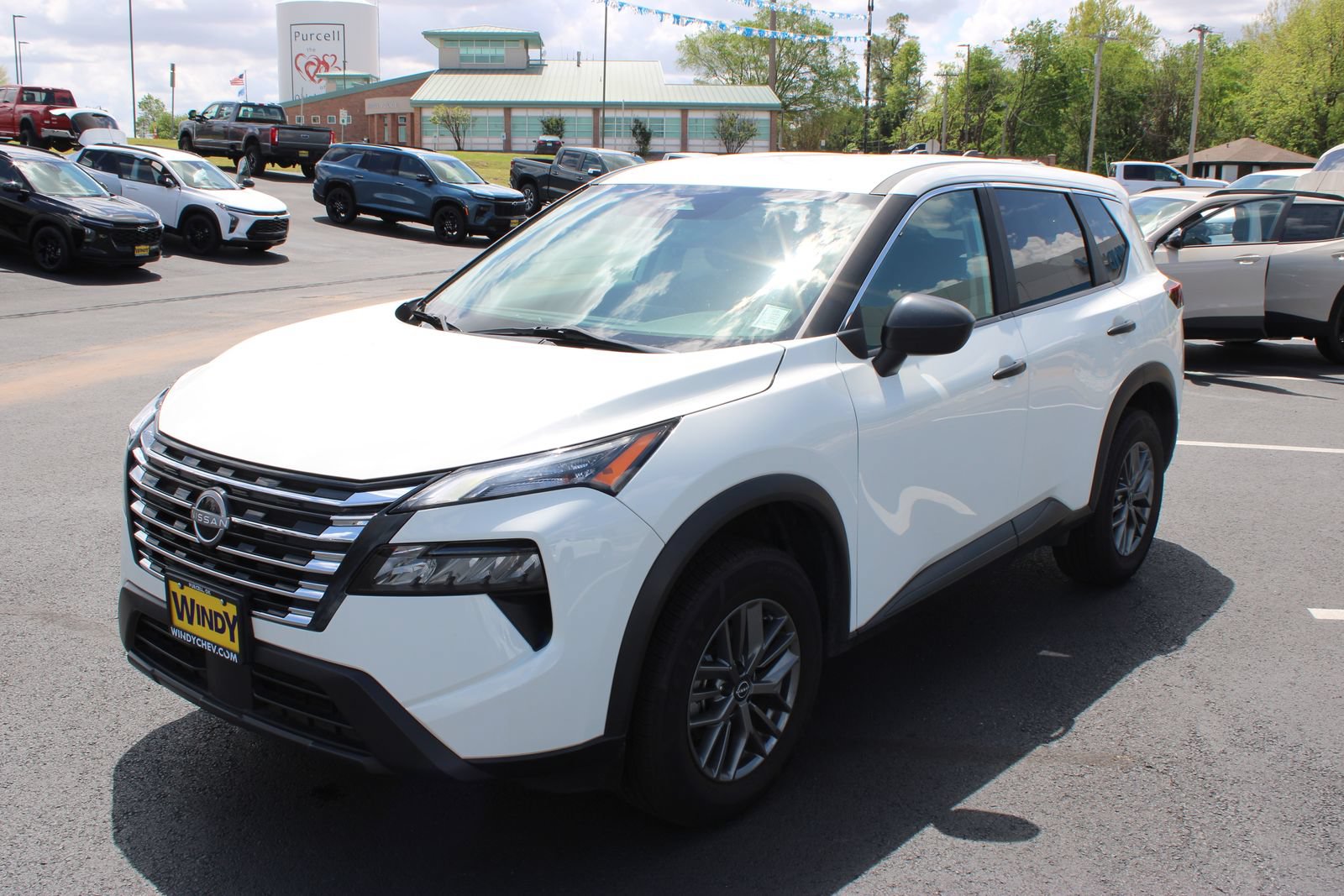 Used 2024 Nissan Rogue S FWD image 4