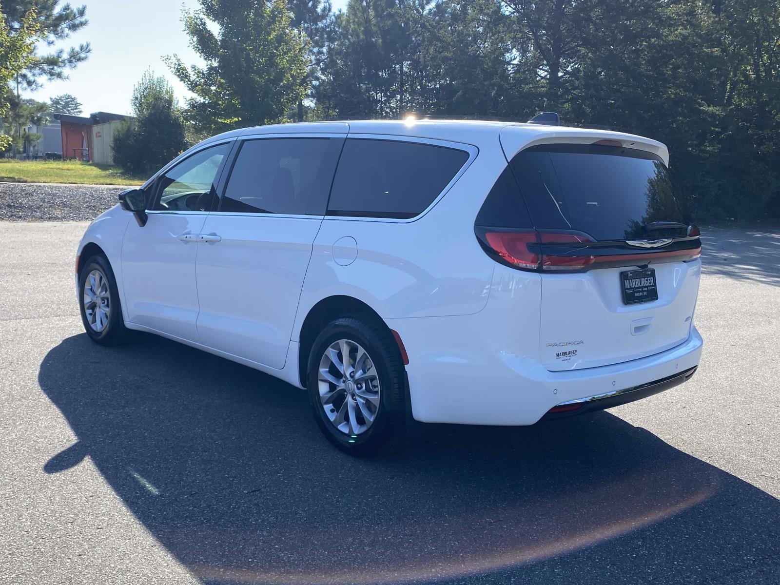 New 2026 Chrysler Pacifica Select image 5