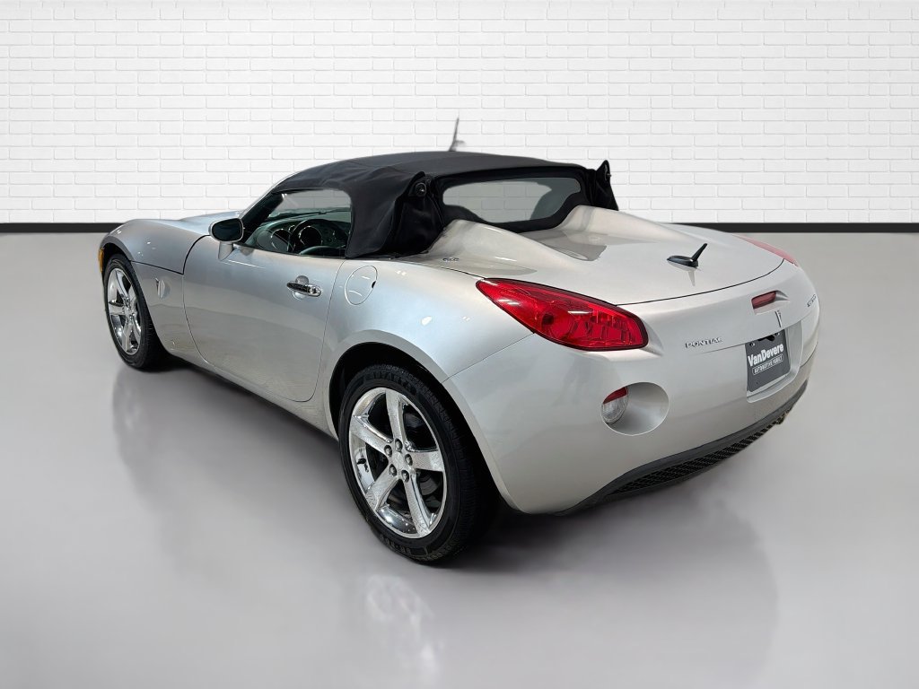 Used 2007 Pontiac Solstice Convertible w/ Premium Package RWD image 7