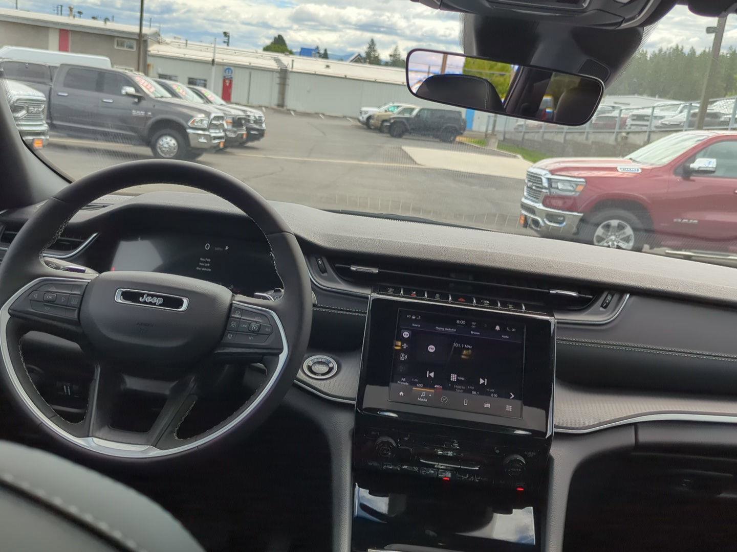 New 2025 Jeep Grand Cherokee L Altitude image 10