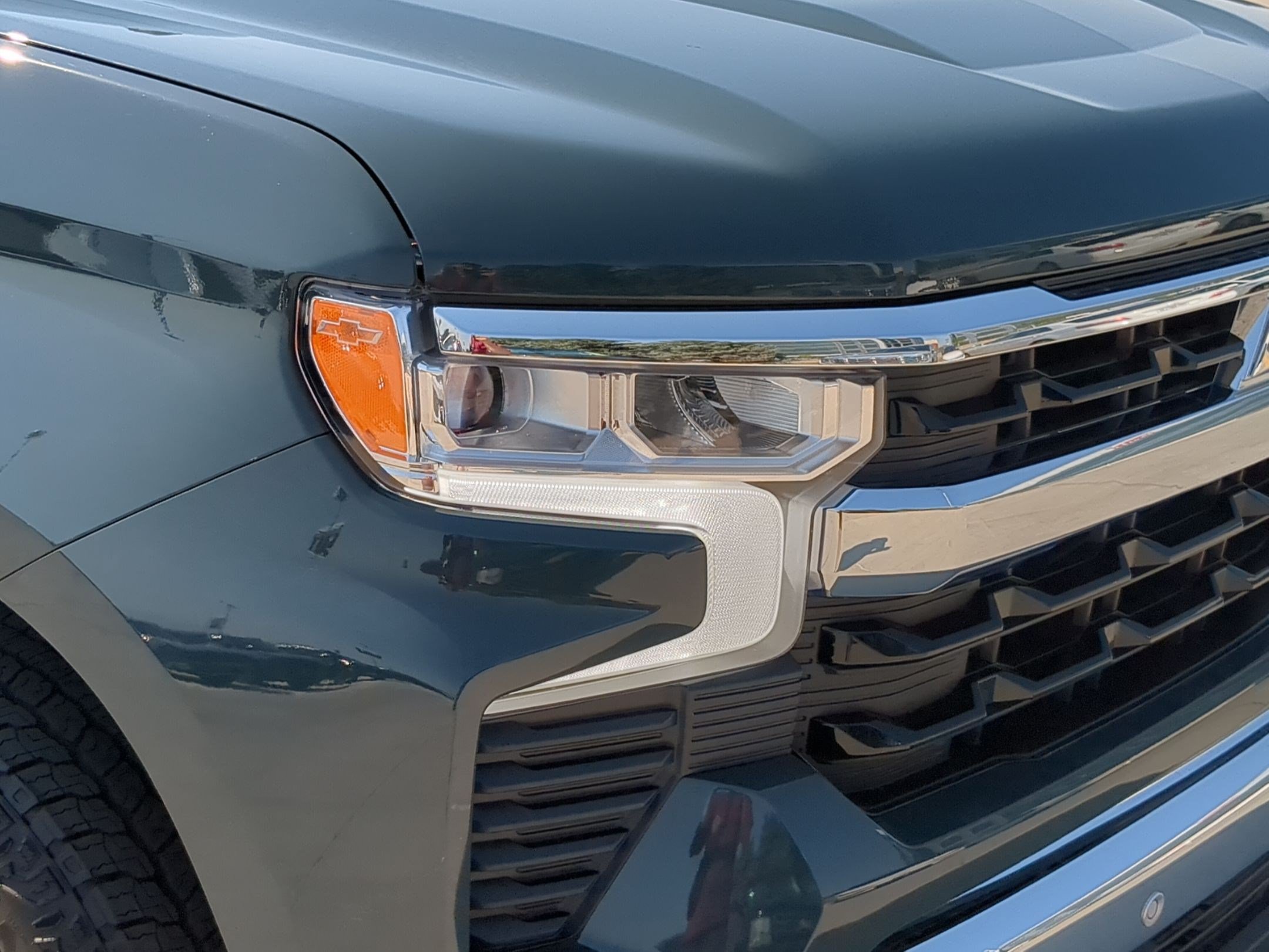 Used 2025 Chevrolet Silverado 1500 LT AWD/4WD image 11