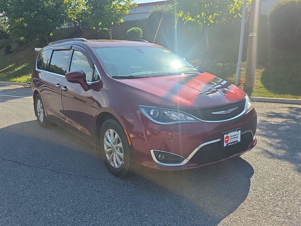 Used 2018 Chrysler Pacifica Touring Plus FWD image 4