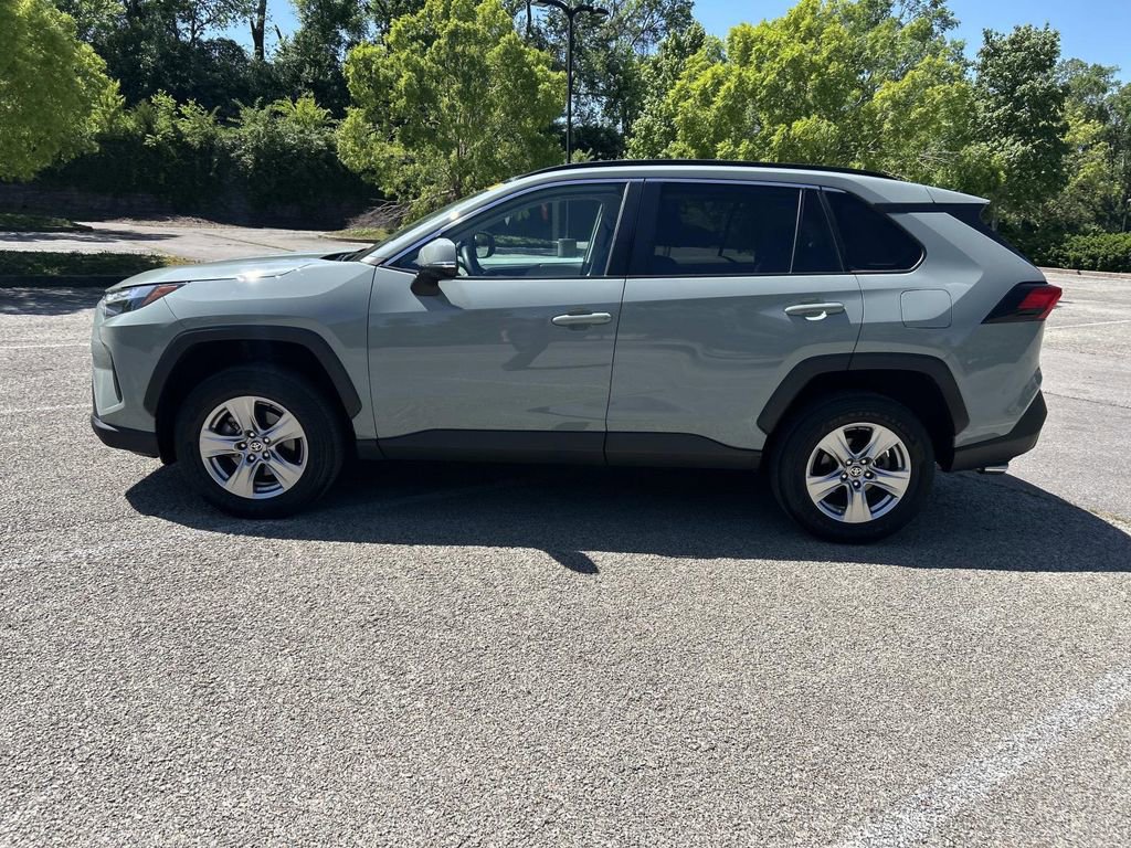 Used 2022 Toyota RAV4 XLE w/ Convenience Package FWD image 4