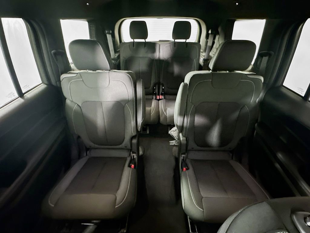 New 2026 Jeep Grand Cherokee L Laredo image 10