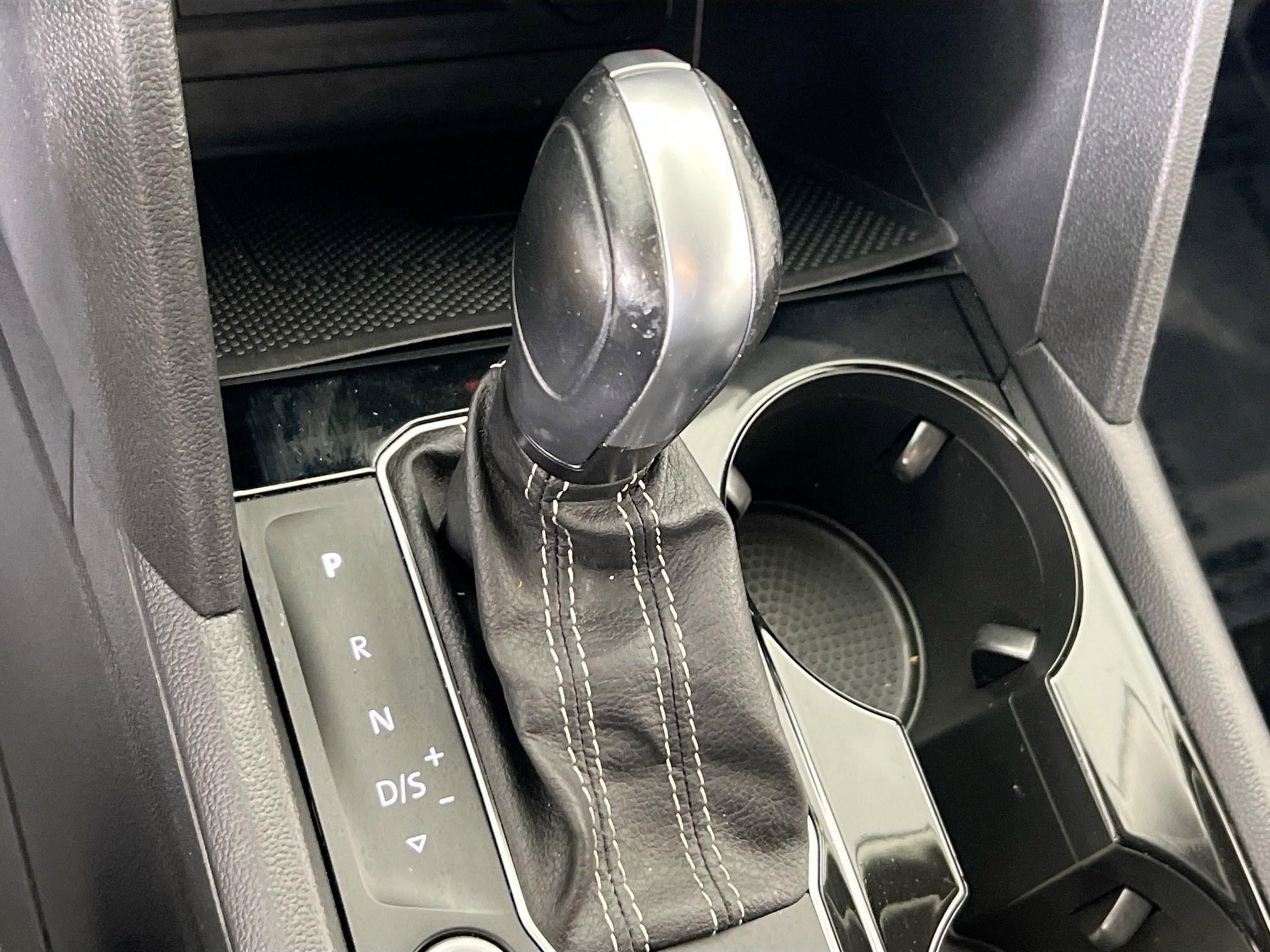 Used 2022 Volkswagen Atlas SE image 16