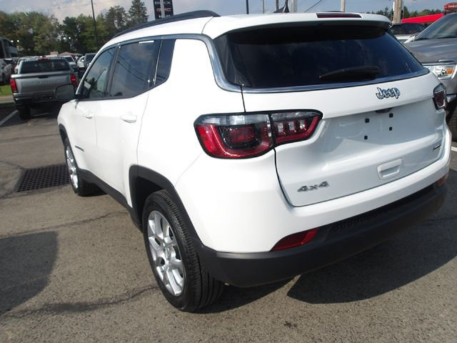 Used 2023 Jeep Compass Latitude w/ Sun and Sound Group AWD/4WD image 5