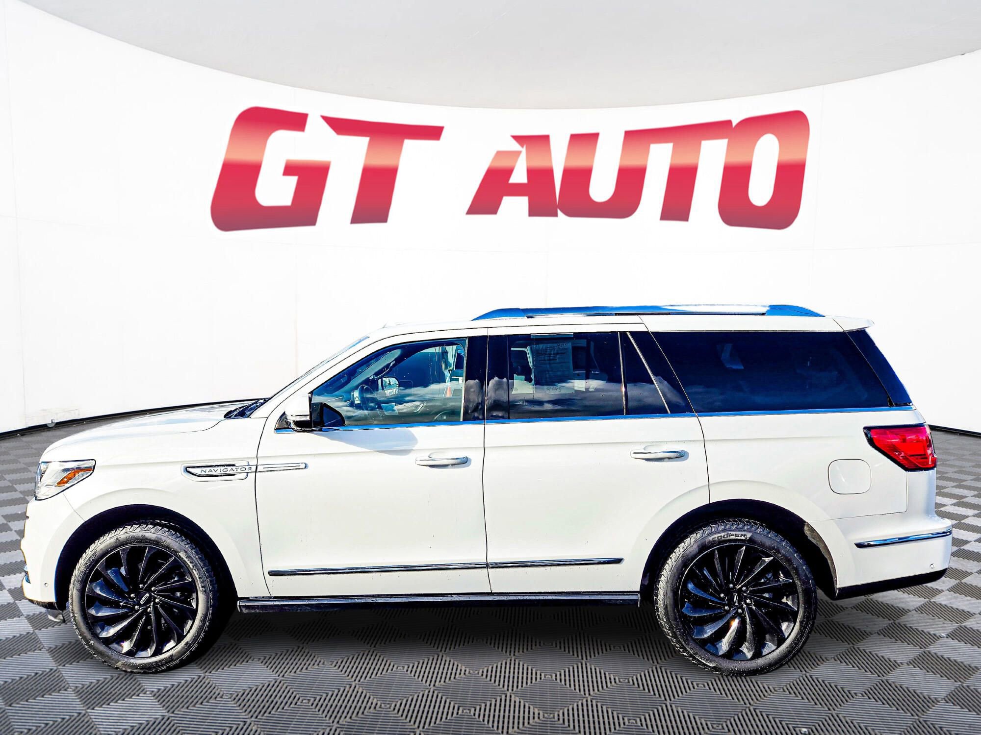 Used 2020 Lincoln Navigator Reserve image 4