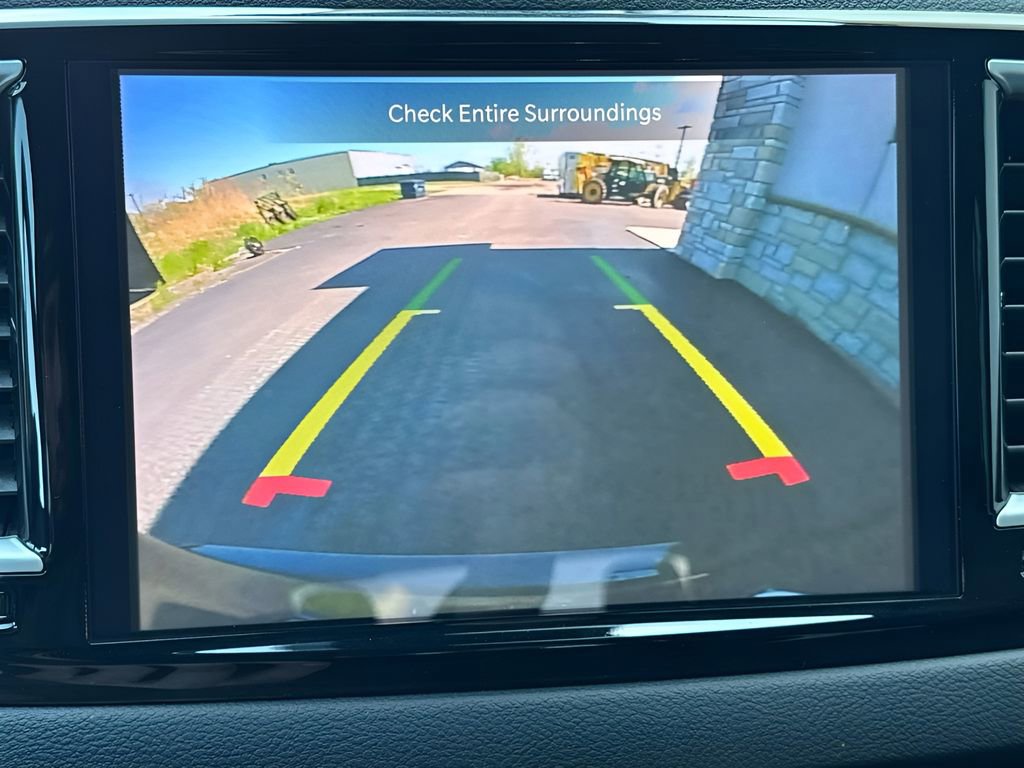 Used 2026 Chrysler Pacifica Select FWD image 16