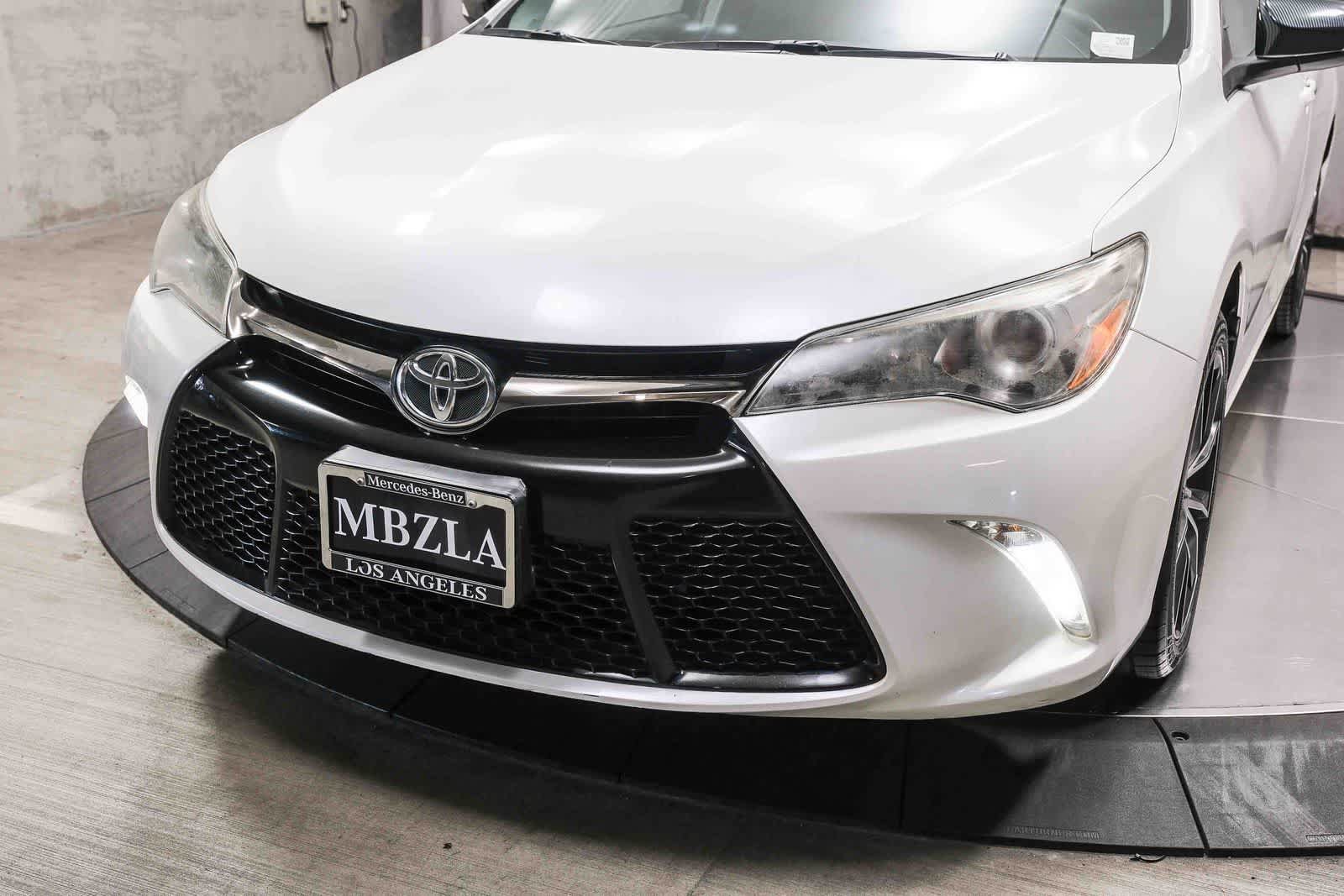 Used 2017 Toyota Camry XSE w/ Moonroof Package FWD image 11