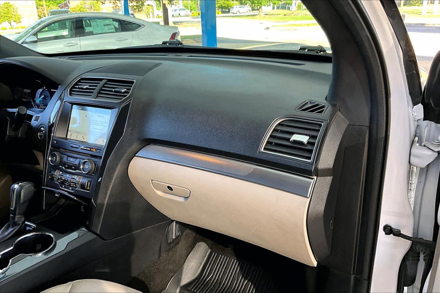 Used 2018 Ford Explorer XLT w/ Equipment Group 202A AWD/4WD image 19