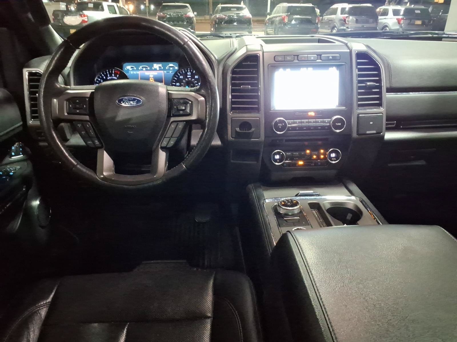 Used 2018 Ford Expedition XLT w/ Equipment Group 202A AWD/4WD image 15