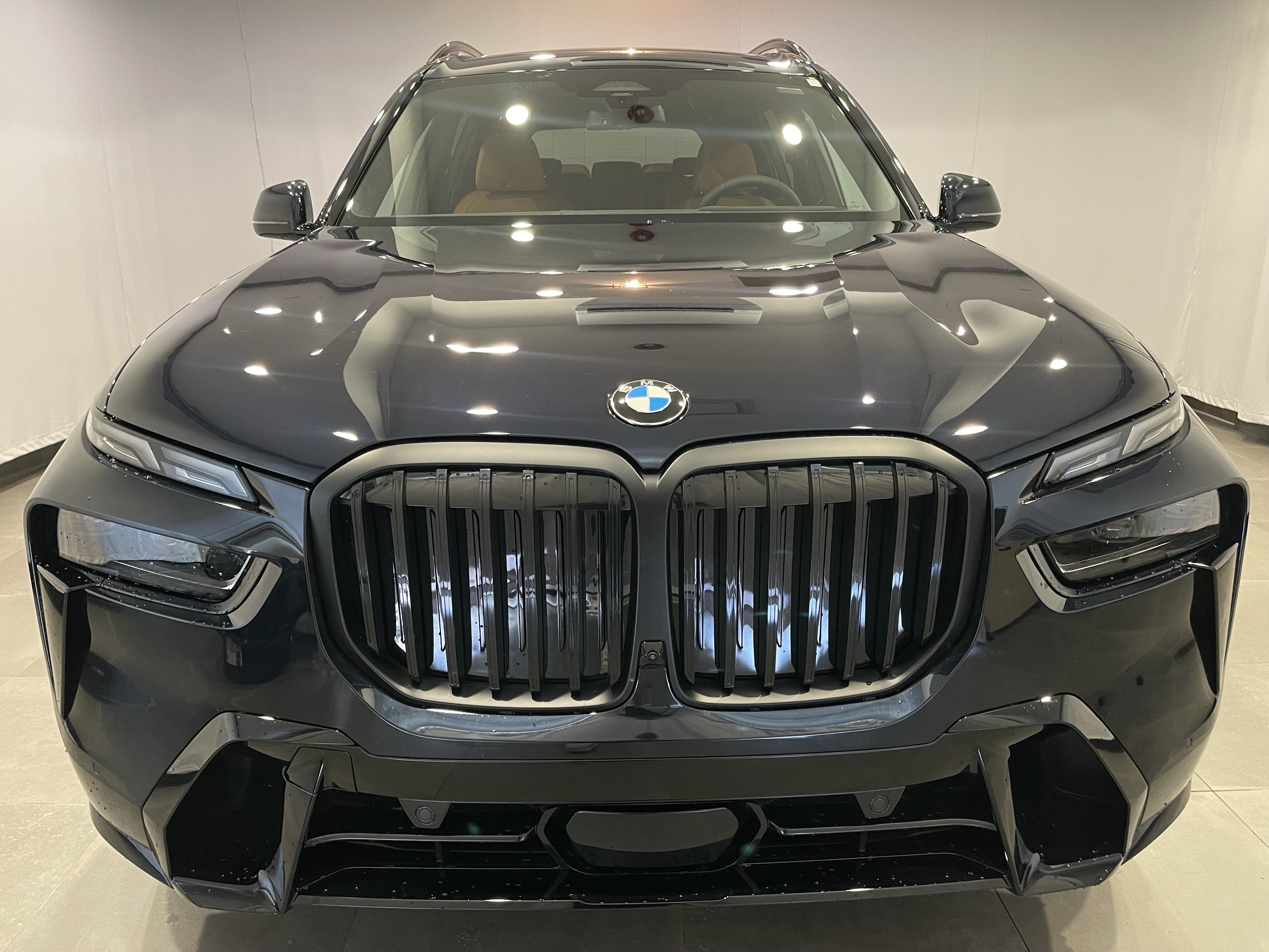 New 2027 BMW X7 xDrive40i w/ M Sport Package AWD/4WD image 2