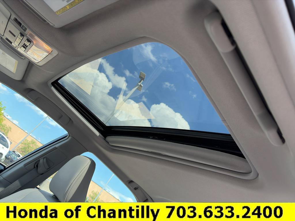 Used 2016 Toyota Camry XLE w/ Moonroof Package FWD image 22