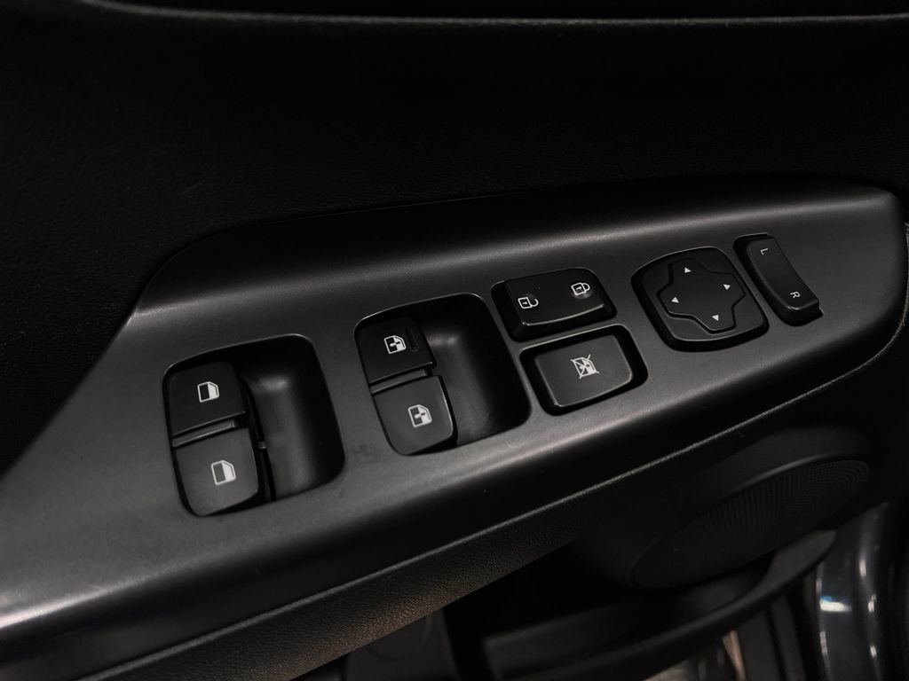 Used 2018 Hyundai Kona SEL FWD image 14