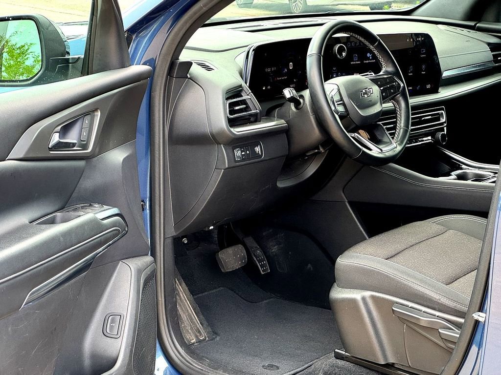 Used 2024 Chevrolet Traverse LS w/ Midnight/Sport Edition FWD image 11