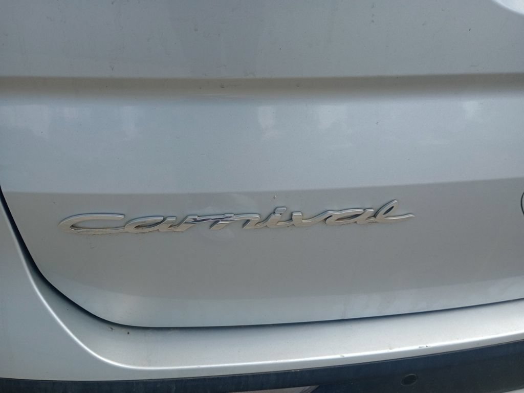 Used 2022 Kia Carnival LX FWD image 17