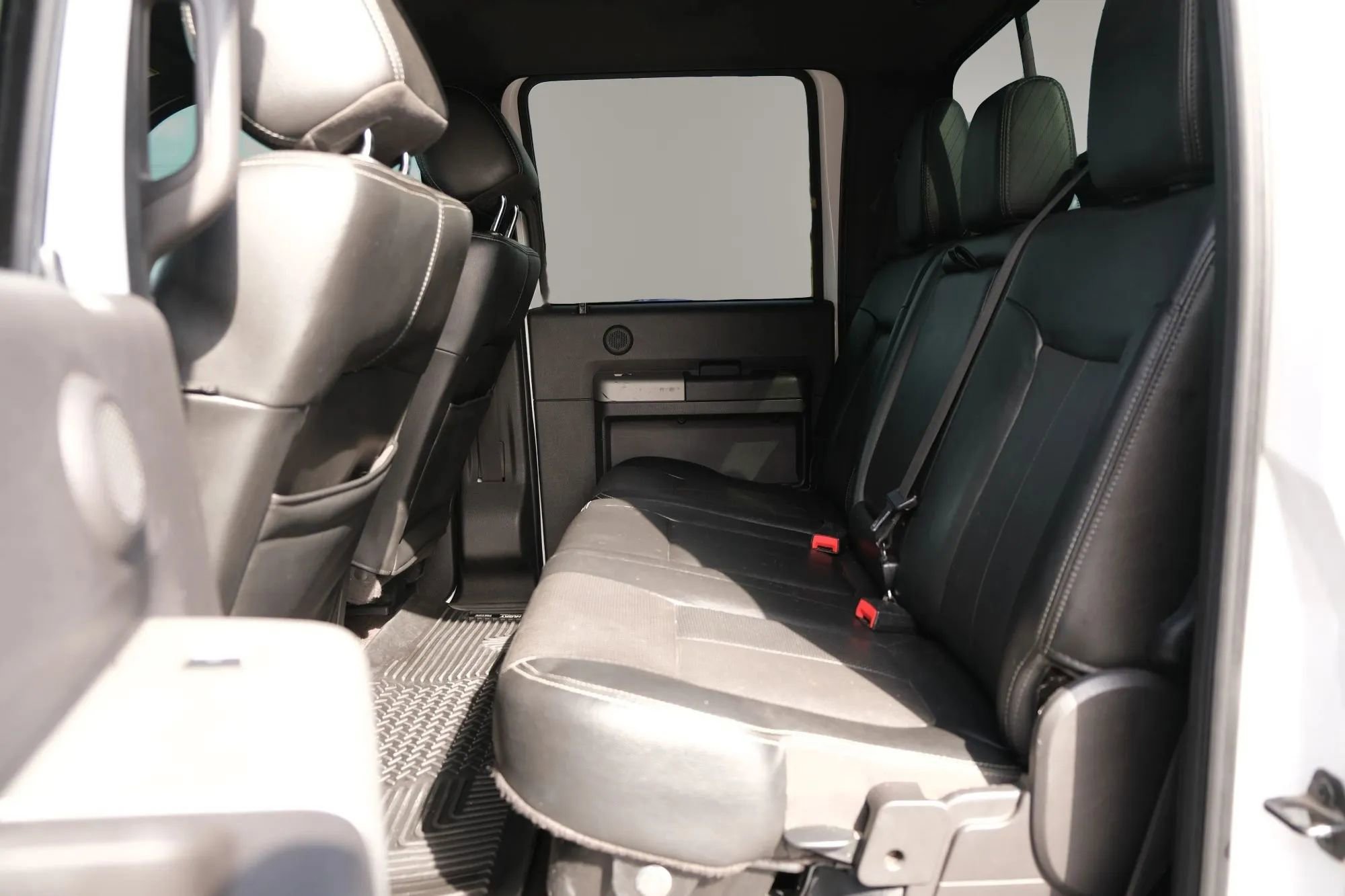 Used 2015 Ford F350 Lariat w/ Lariat Interior Package image 33