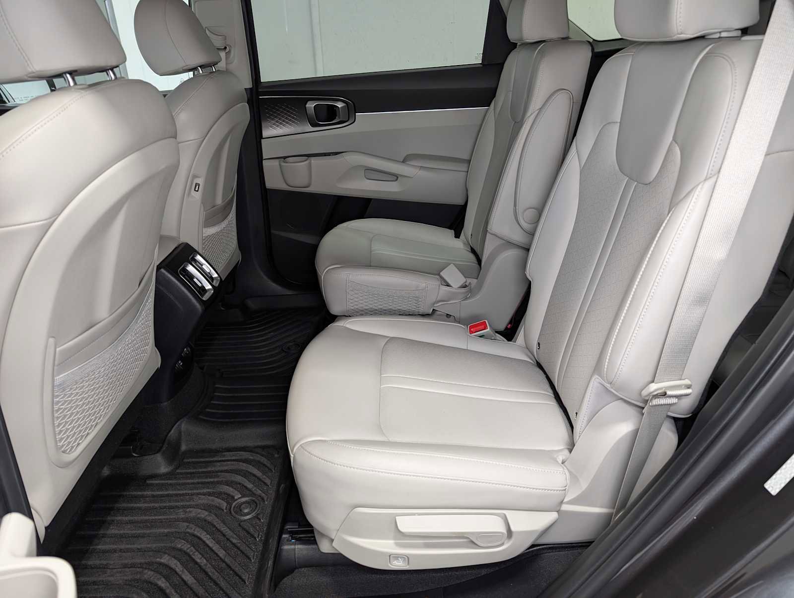 Certified 2023 Kia Sorento EX image 21