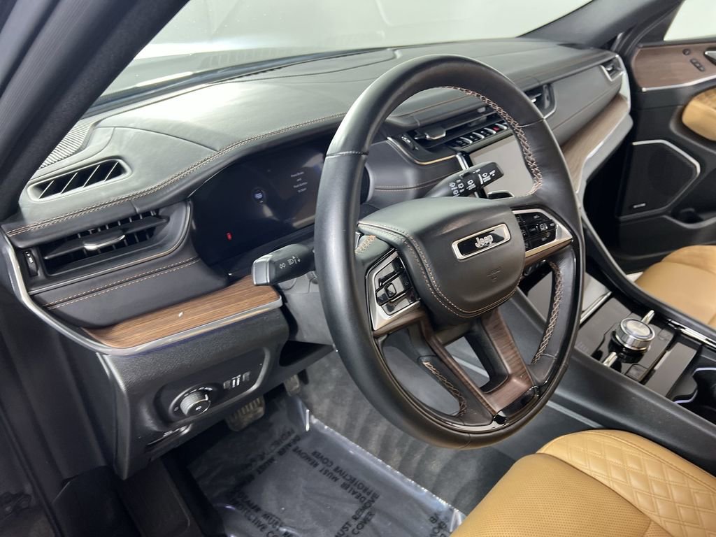 Used 2023 Jeep Grand Cherokee Summit w/ Luxury Tech Group V image 11