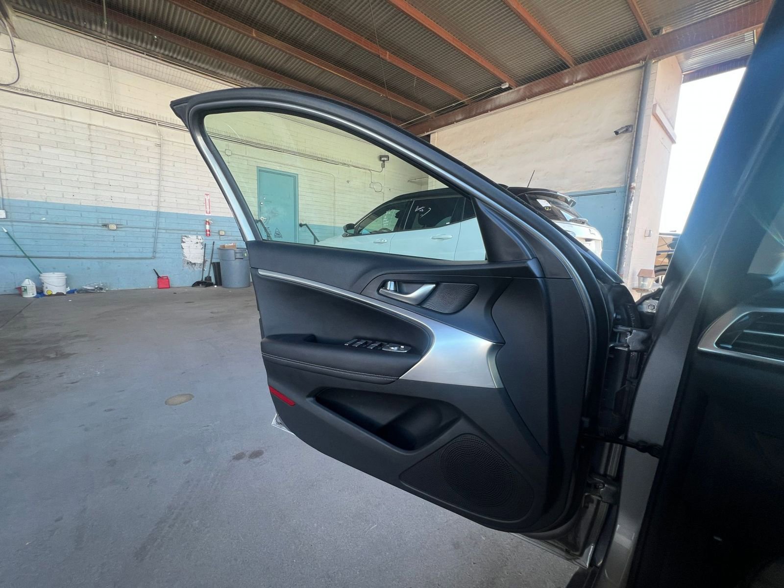 Used 2025 Genesis G70 2.5T image 20