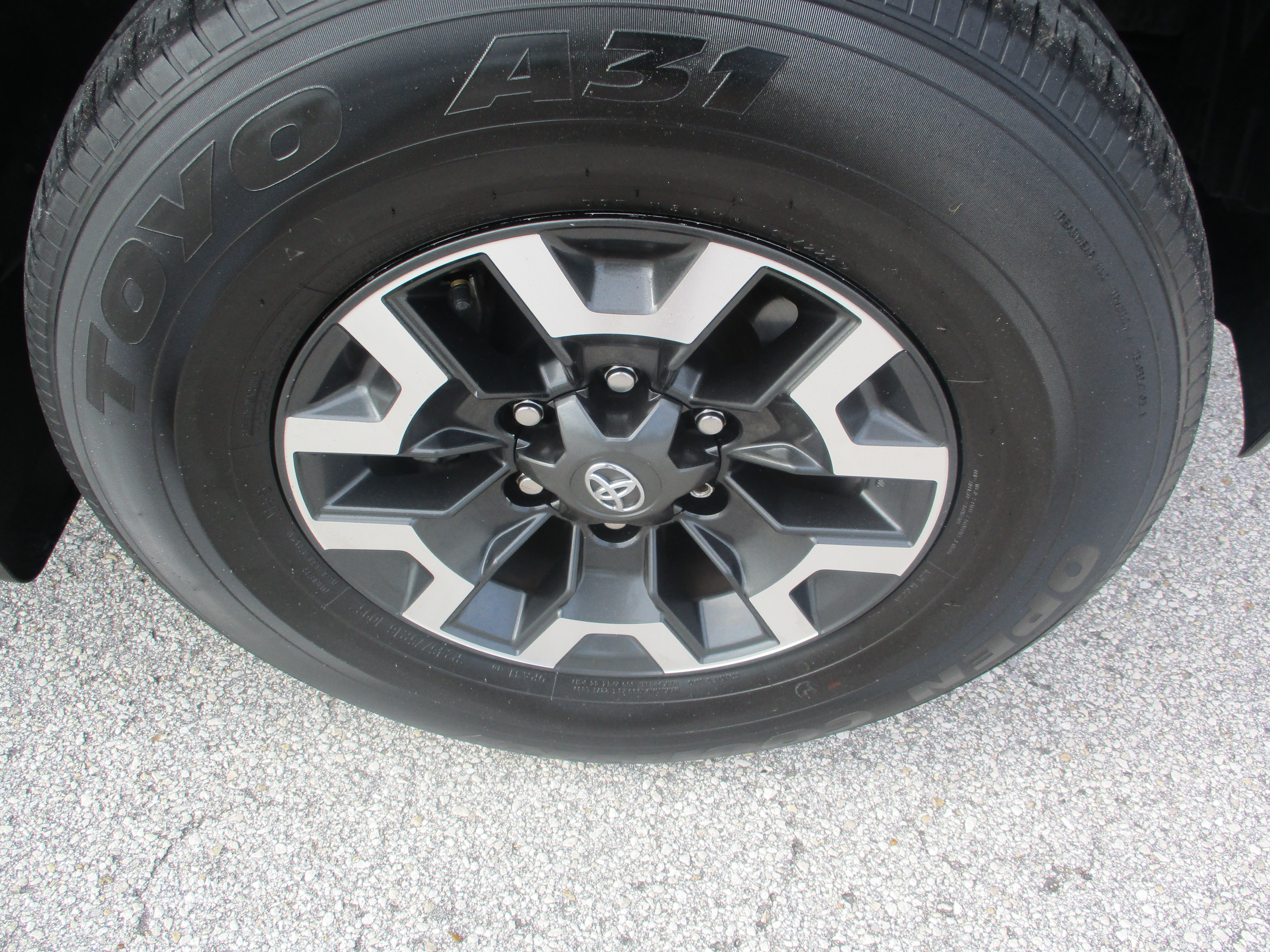 Used 2023 Toyota Tacoma SR5 w/ Technology Package AWD/4WD image 9