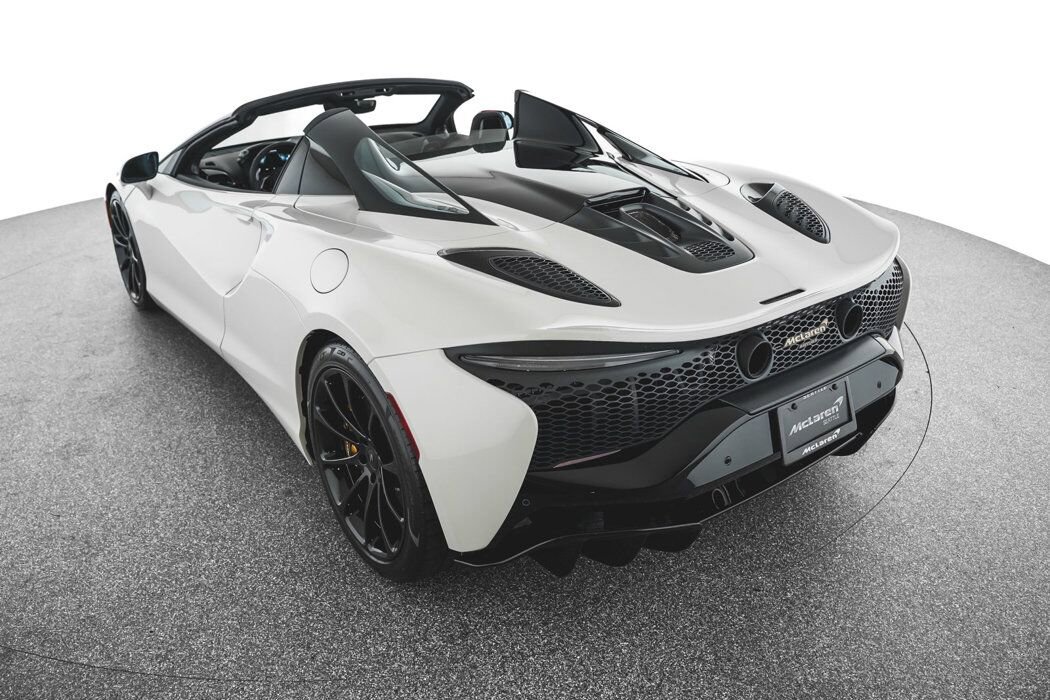New 2025 McLaren Artura Spider image 39
