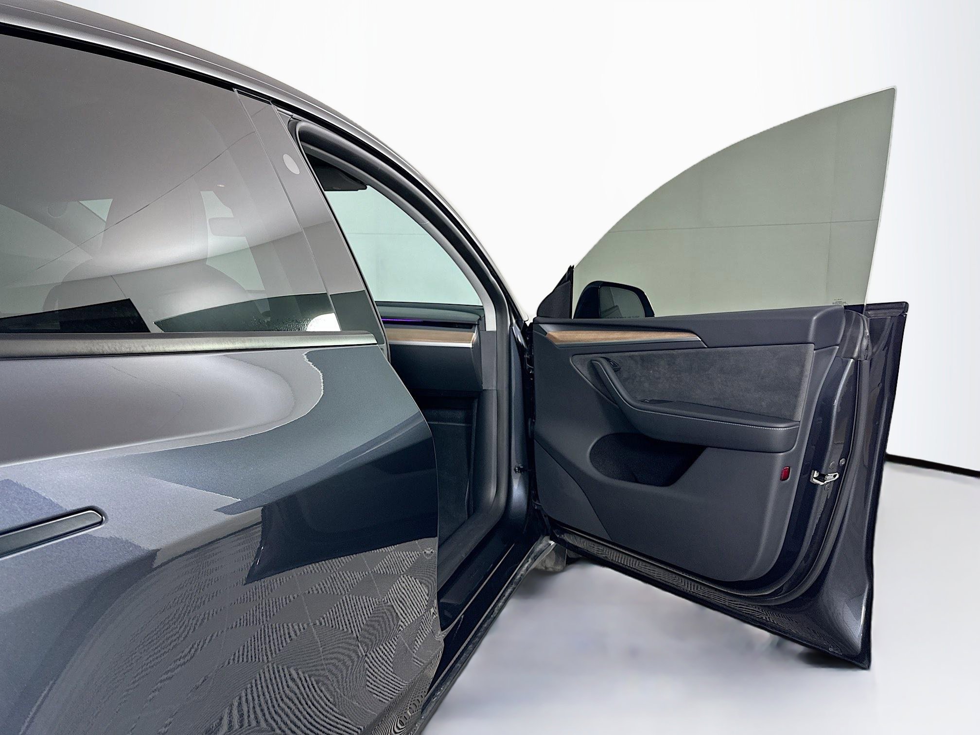 Used 2025 Tesla Model Y Performance image 32