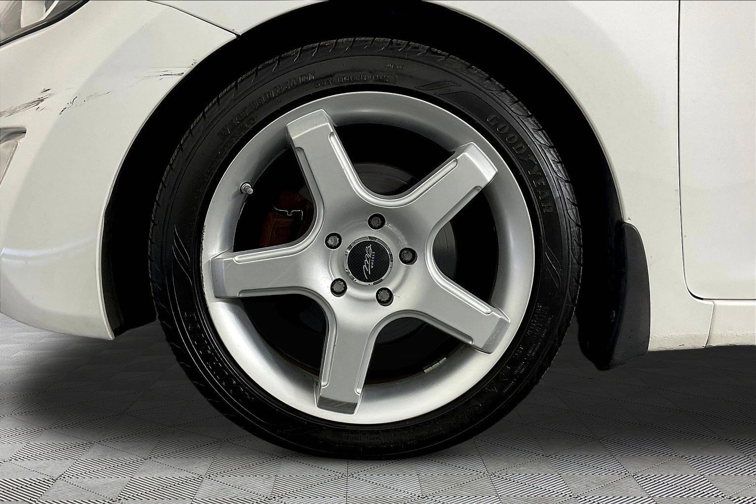 Used 2013 Hyundai Elantra Limited FWD image 32