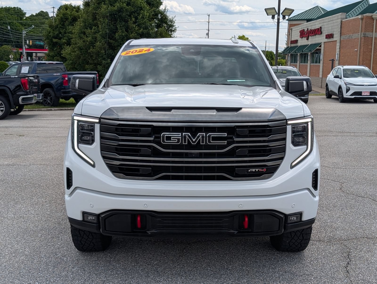 Used 2024 GMC Sierra 1500 AT4 w/ Technology Package AWD/4WD image 8