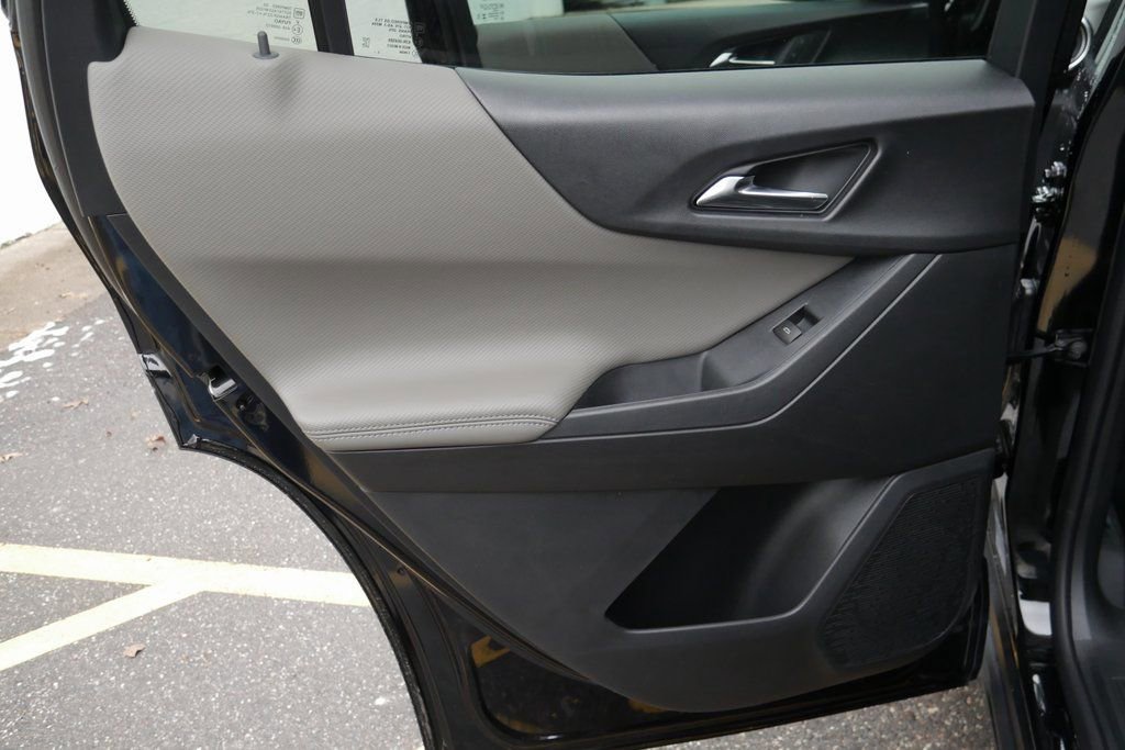 New 2026 Chevrolet Equinox LT w/ Convenience Package II image 30