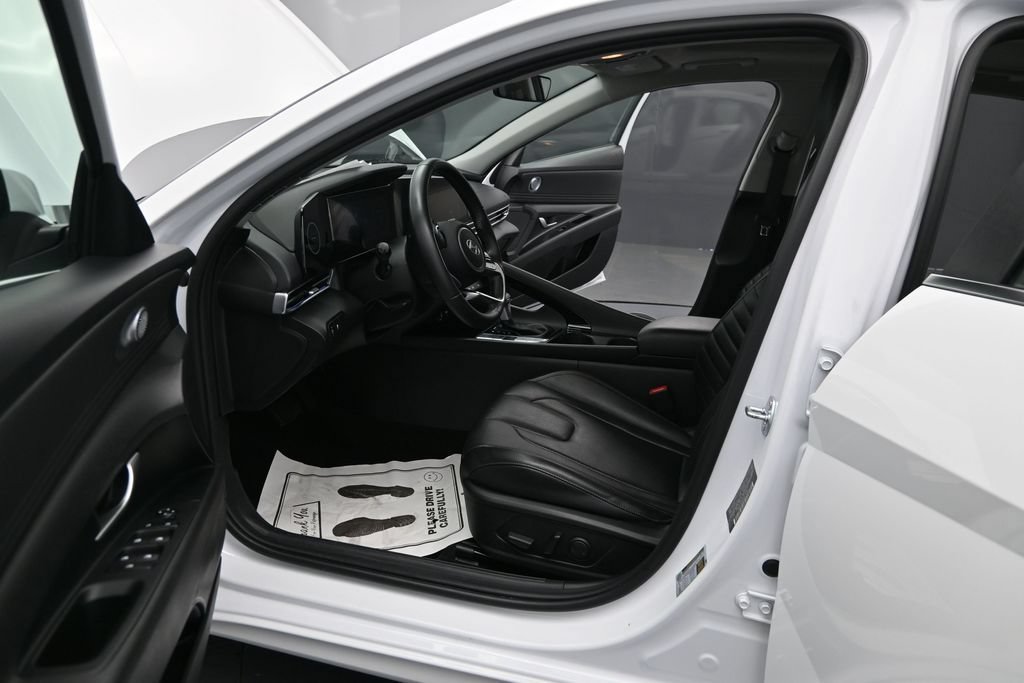 Used 2025 Hyundai Elantra Limited FWD image 12