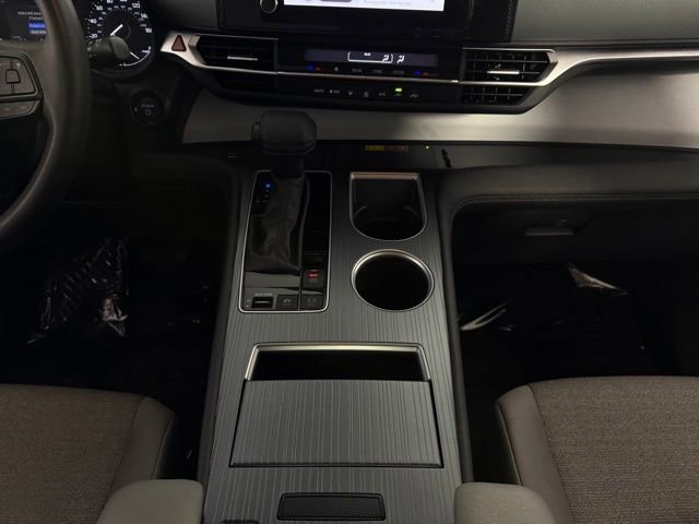 Used 2025 Toyota Sienna LE FWD image 24
