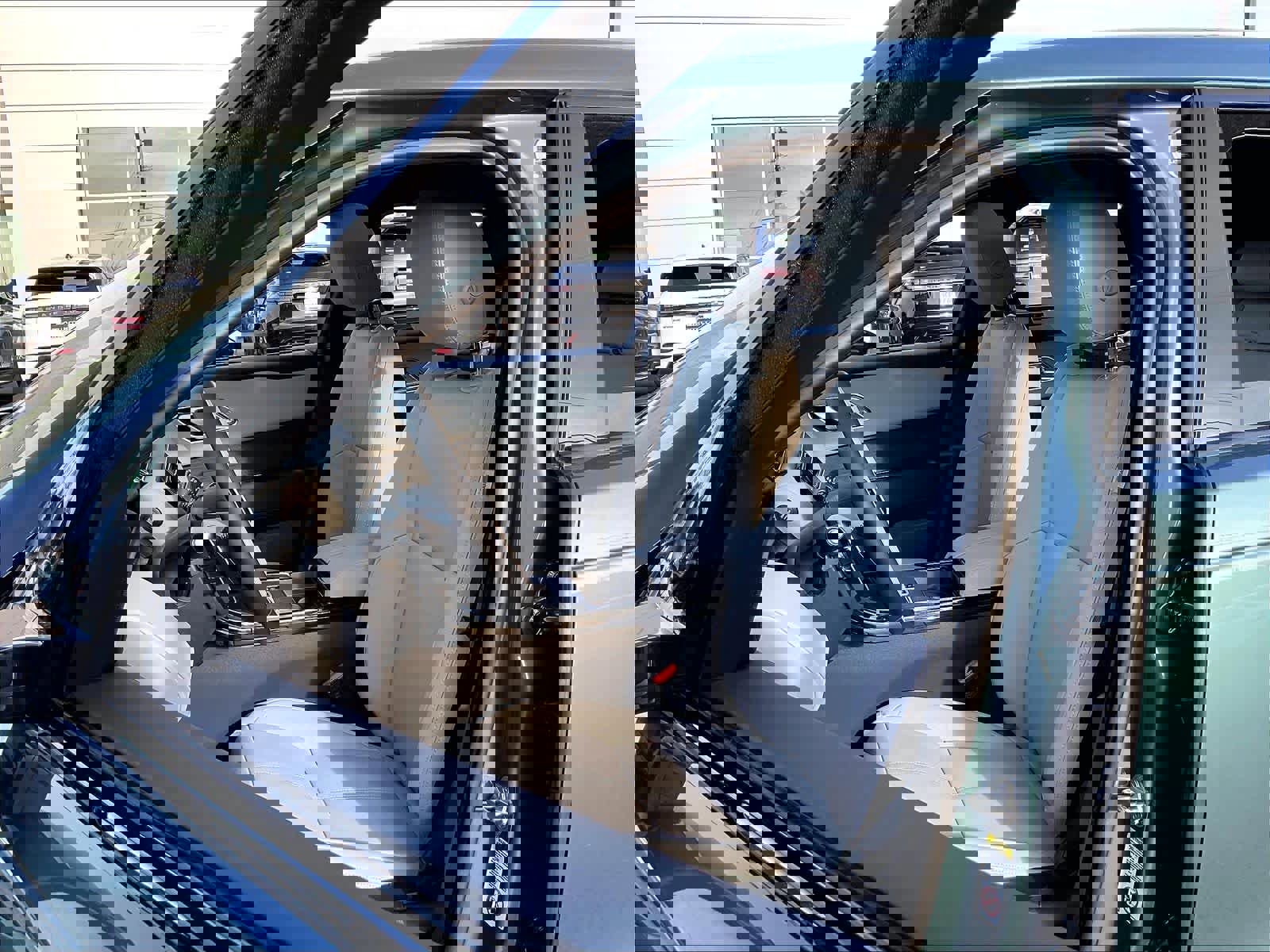 New 2026 Land Rover Range Rover Velar Dynamic SE image 11