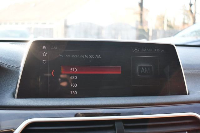 Used 2018 BMW 740i xDrive image 39