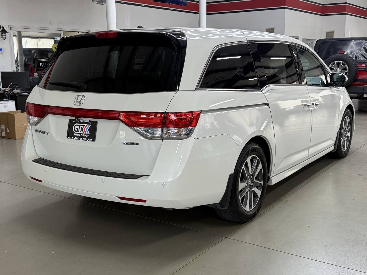 Used 2017 Honda Odyssey Touring image 2