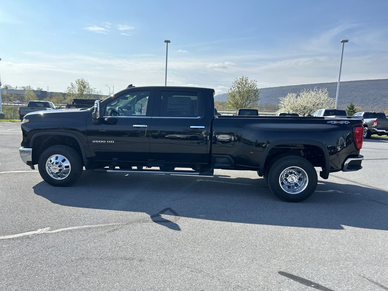 New 2026 Chevrolet Silverado 3500 LTZ w/ LTZ Convenience Package AWD/4WD image 4