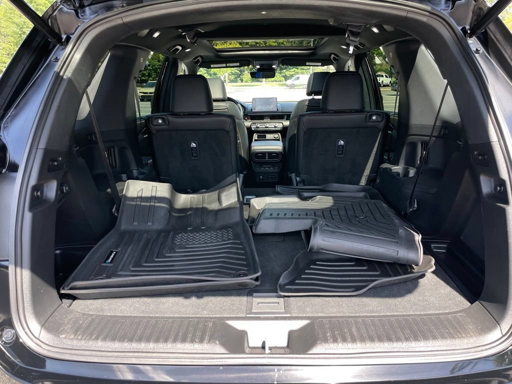 Certified 2025 Honda Pilot Black Edition image 42