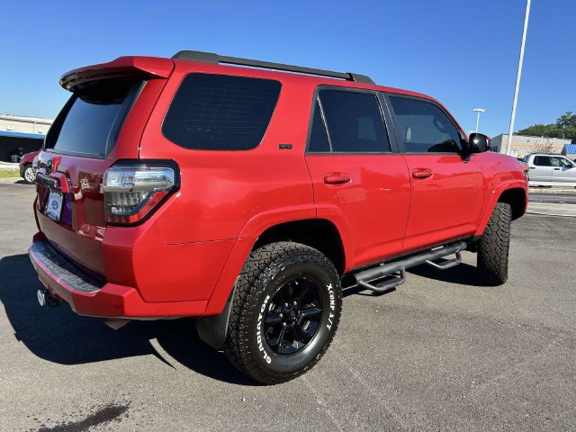 Used 2018 Toyota 4Runner SR5 AWD/4WD image 6